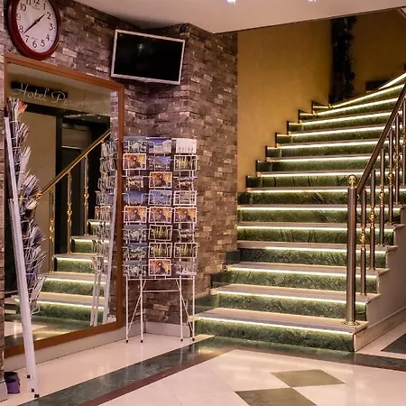 Hotell Pera Capitol 3*