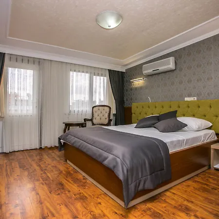 Pera Capitol - Taksim & Istiklal 3*