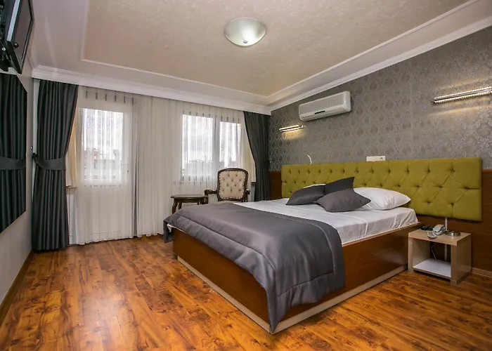 Pera Capitol - Taksim & Istiklal 3*