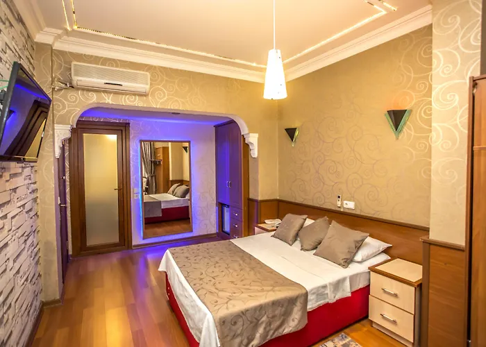 Pera Capitol - Taksim & Istiklal 3*