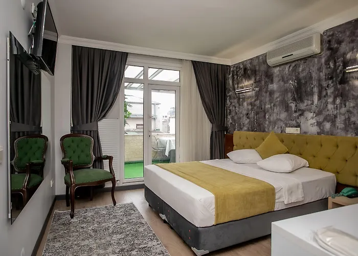 Pera Capitol - Taksim & Istiklal 3*