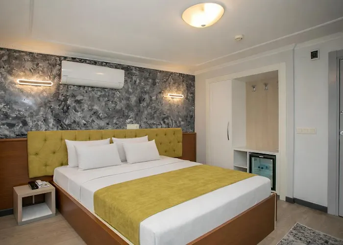 Pera Capitol - Taksim & Istiklal 3*